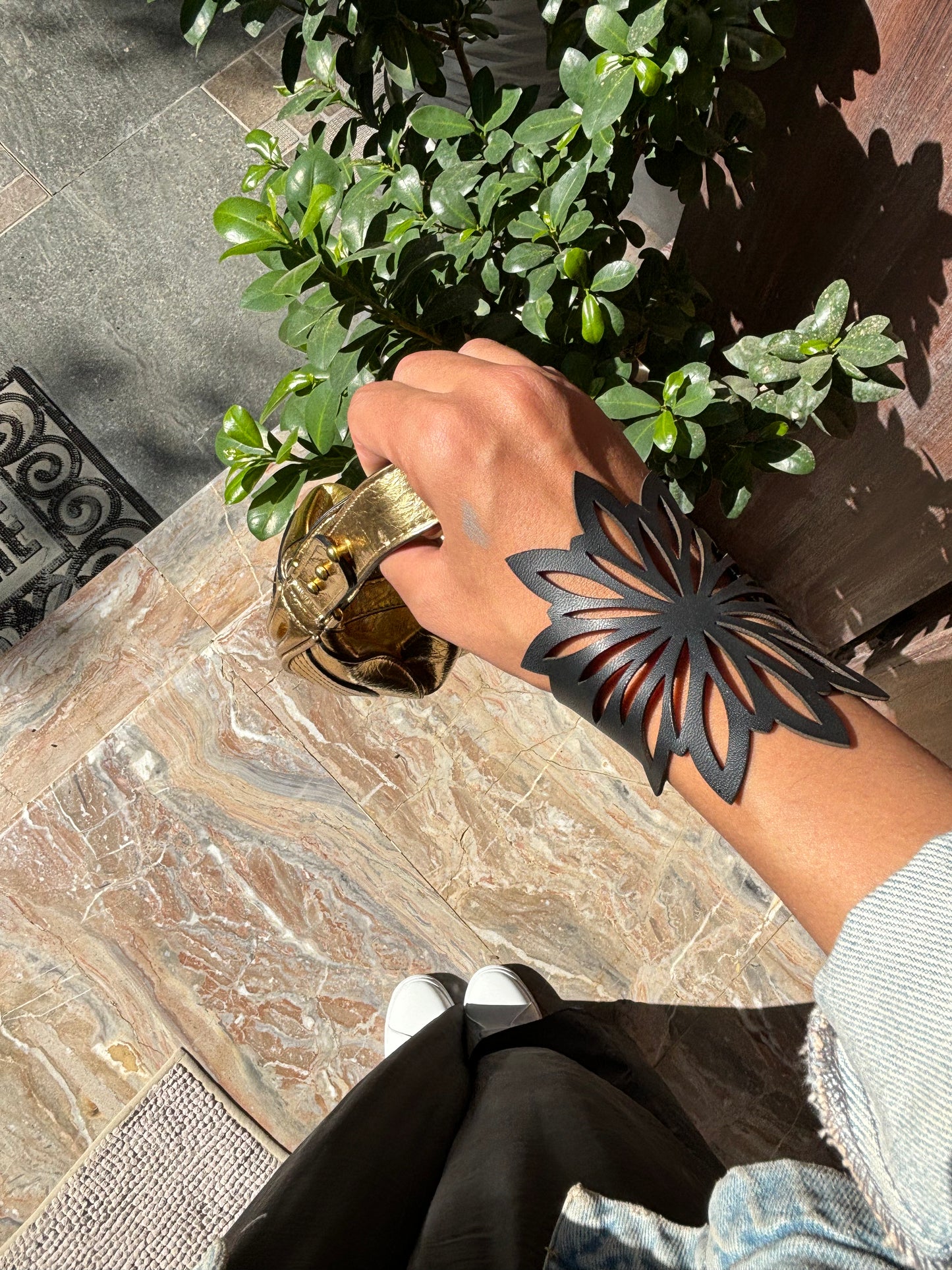 Leather bracelet-Flower