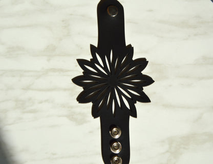 Leather bracelet-Flower