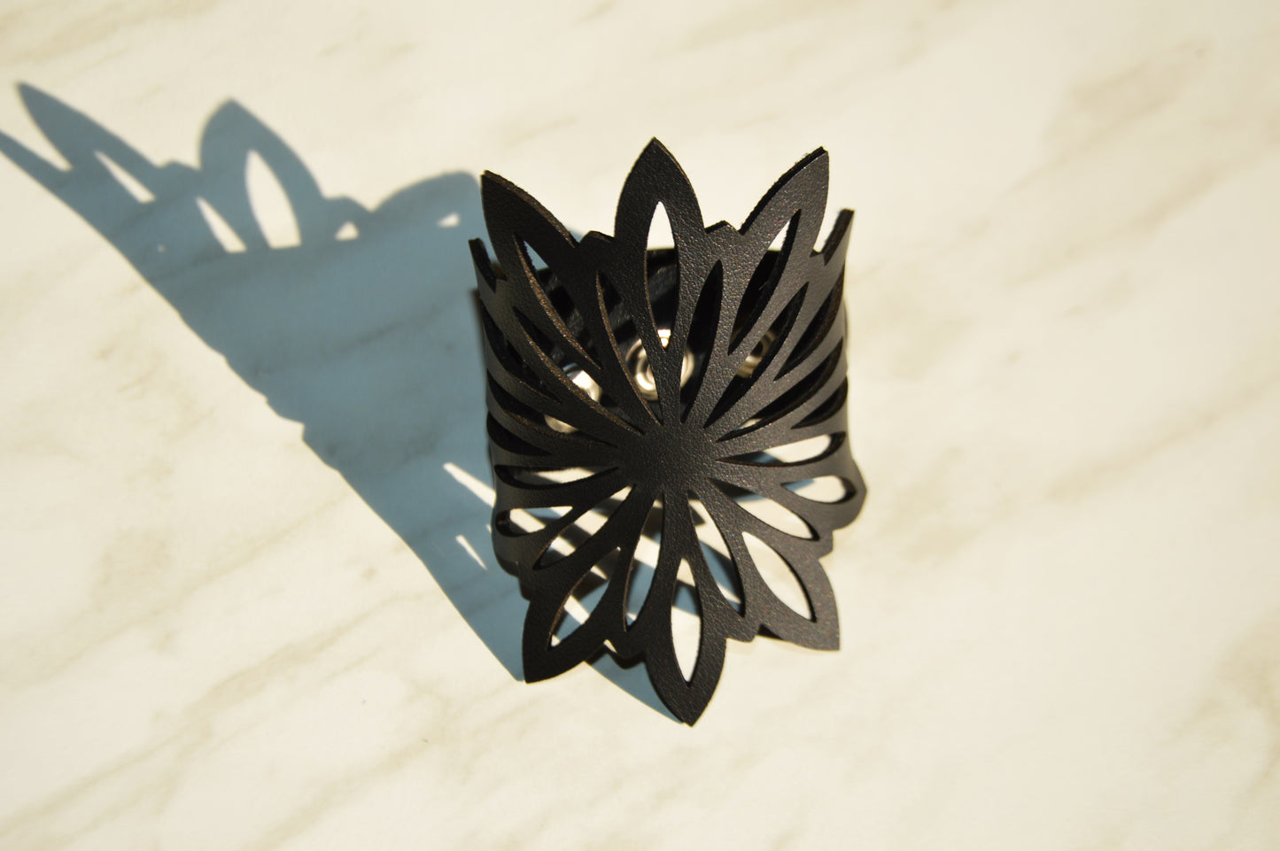 Leather bracelet-Flower